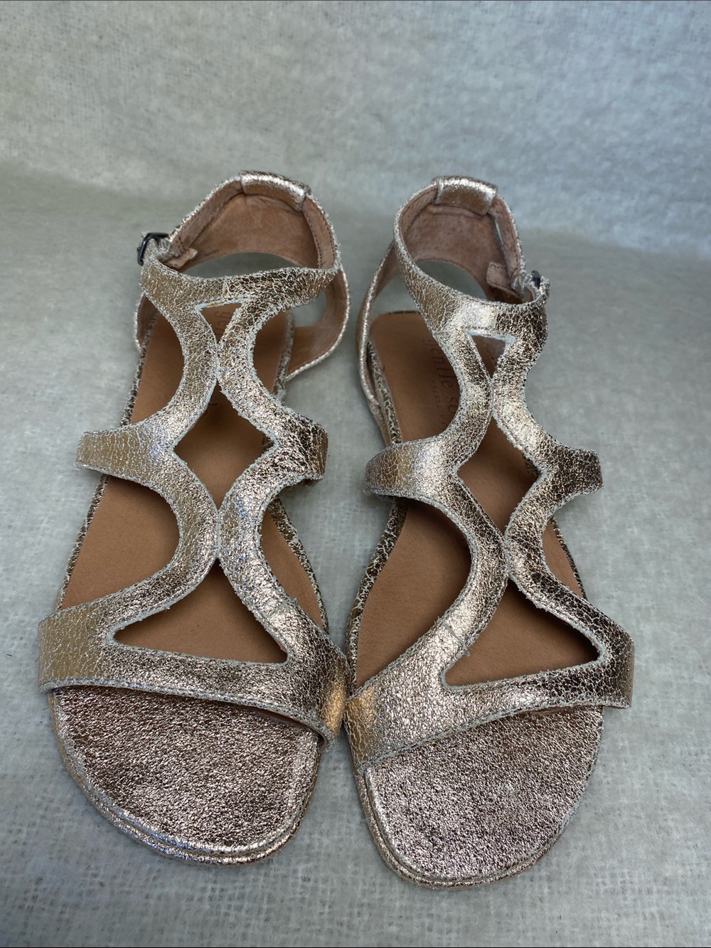 Gentle Souls Women's Metallic Rose Gold Strappy Sandals